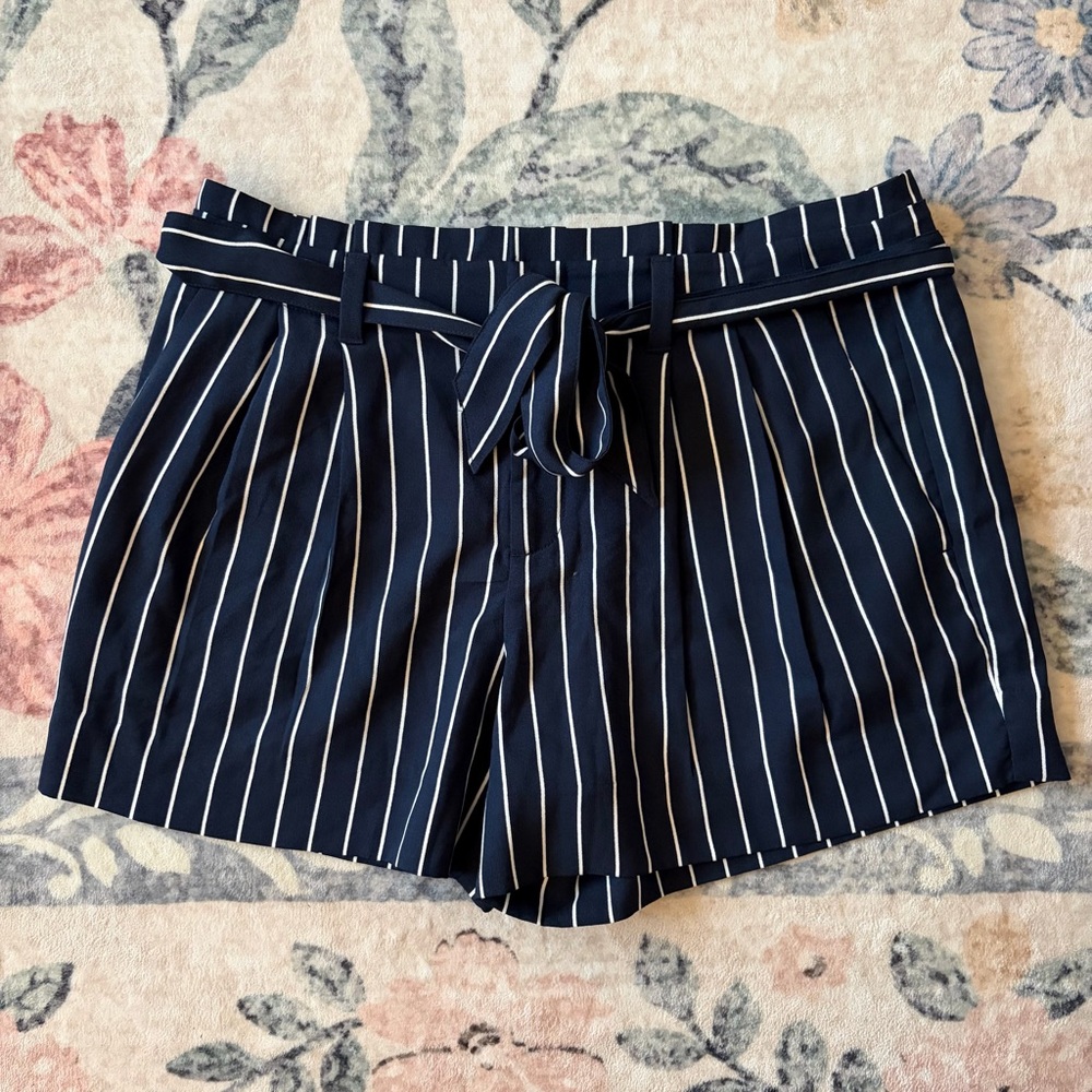Banana Republic Striped Tie-Waist Women's Shorts - Navy/White
